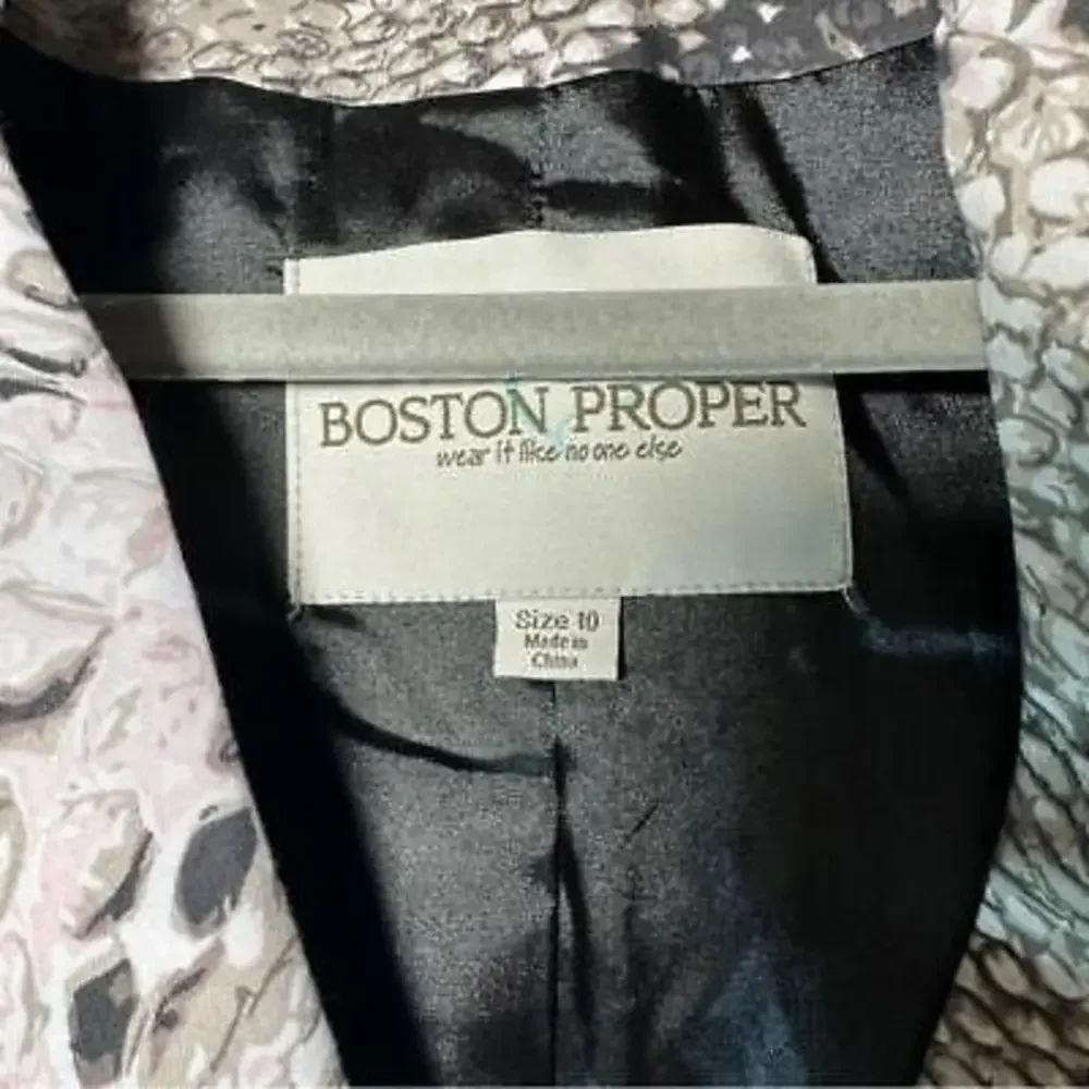 Boston‎ Proper SnakeSkin Animal Print Blazer Pink and Gray Size: 10 - Picture 2 of 4